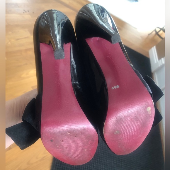 Paris Hilton Black Patent Pink Bottom Stilettos 8M - Picture 5 of 5
